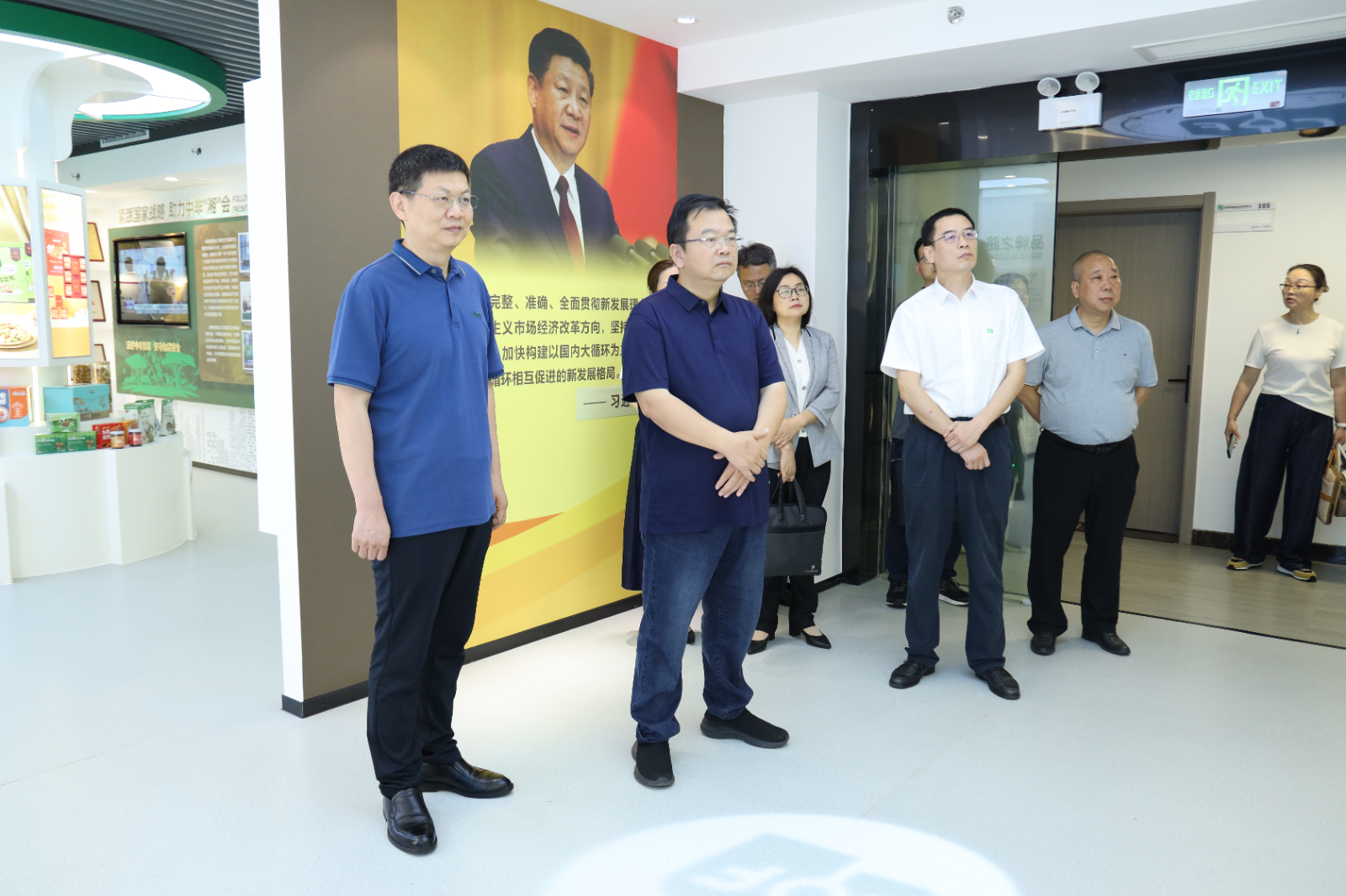 湖南省國資委黨委委員、副主任馮傳良一行調(diào)研湖南農(nóng)業(yè)集團